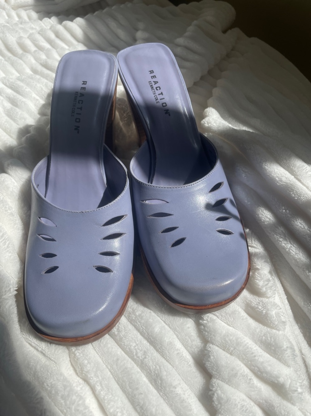 Reaction Kenneth Cole Lilac Slip-On Mules with Cutout Detail